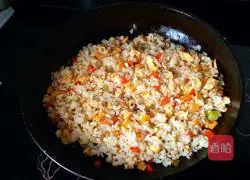 Illustration of how to make colorful pepper fried rice 10