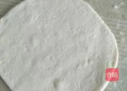 Illustration of how to make steamed buns with chives, shrimp skin and sesame filling 8