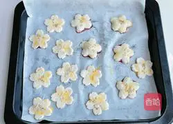 Illustration of how to make raspberry jam hand cakes 8