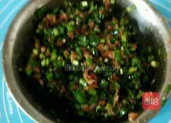 Illustration of how to make leek and meat dumplings 6