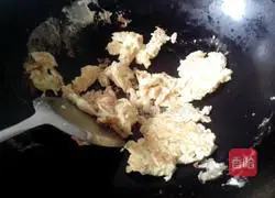 Illustration of how to make fried noodles with eggs 6