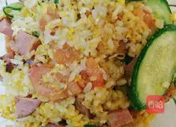 Illustration of how to make tomato, cucumber and egg fried rice 5