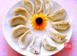 Pork and celery Illustration of how to make dumplings 11