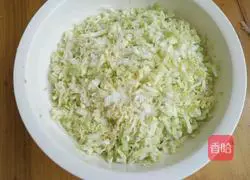 Illustration of how to make cabbage and dumpling stuffing 3