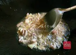 Illustration of how to make fried noodles with mung bean sprouts 9