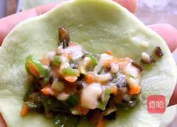 Illustration of how to make green bean dumplings 9