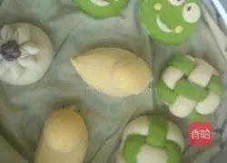 Illustration of how to make hydrangea steamed buns 15