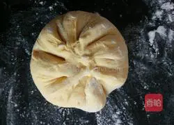 Illustration of how to make bean paste pumpkin cake 9