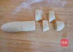 Illustration of how to make fennel stuffed buns 9