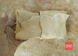 Illustration of how to make scallion oil layer cake 8