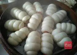 Illustration of how to make ham rolled steamed buns 8
