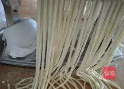Illustration of how to make mixed noodles 4