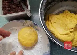 Illustration of making glutinous rice and red bean pie 10