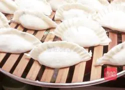 Illustration of how to make pork and potato dumplings 3