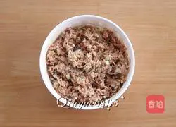 Illustration of how to make hazel mushroom and pork dumplings 4