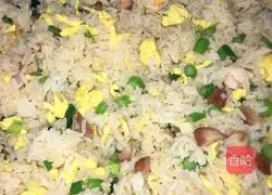 Illustration of how to make shrimp, barbecued pork, cabbage and egg fried rice 4