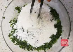 Illustration of how to make crispy and delicious spinach pancakes 3