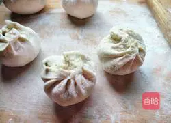 Illustration of how to make leek, egg and tofu buns 9