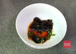 Illustration of how to make fresh meat wontons 11