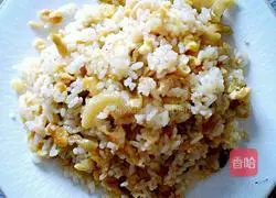 Illustration of how to make golden mustard shredded fried rice 6