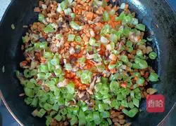 Illustration of how to make minced meat fried rice 8