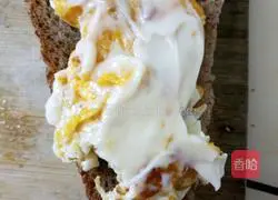 Illustration of how to make egg and vegetable sandwiches 9