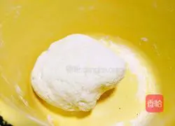 Illustration of how to make large dumplings with vegetarian filling 3