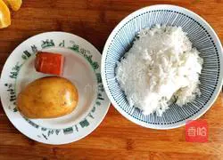 Illustration of how to make ham and potato fried rice 1