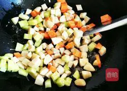 Illustration of how to make fish ball and egg fried rice 3