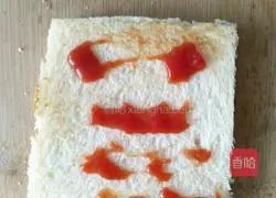 Illustration of how to make egg and ham sausage sandwich 5