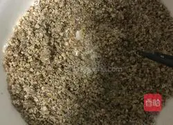 Illustration of how to make walnut and peanut pancakes 3