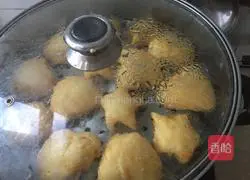 Illustration of how to make pumpkin steamed buns 13