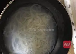 Illustration of how to make snail noodles 4