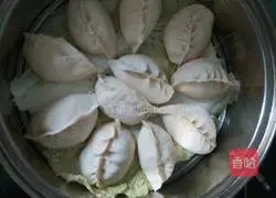 Illustration of how to make steamed dumplings stuffed with cabbage and meat 6