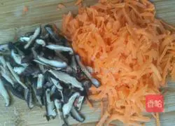 Illustration of how to make carrot and mushroom meat pie 1