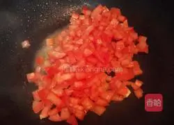 Illustration of how to make tomato and egg fried rice 2
