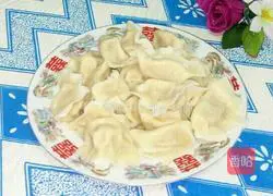 Illustration of how to make dumplings stuffed with pork, shrimp and cabbage 10