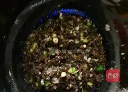 Illustration of making cowpea, fungus and meat buns 7