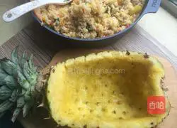 Illustration of how to make shrimp, meat and pineapple fried rice 9