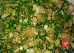 Illustration of how to make cowpea meat buns 1