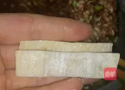 Illustration of how to make wontons 9