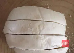 Illustration of how to make golden steamed bun slices 2
