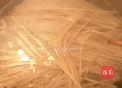 Illustration of how to make Qingtian scallion oil noodles 1