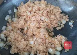 Illustration of how to make spicy cabbage fried rice 8