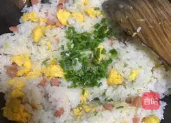 Illustration of how to make egg fried rice 8