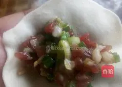 Illustration of how to make celery and pork dumplings 10