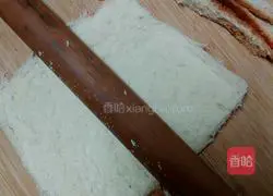 Illustration of how to make strawberry sandwich rolls 5