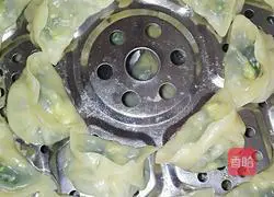 Illustration of how to make crystal steamed dumplings 17