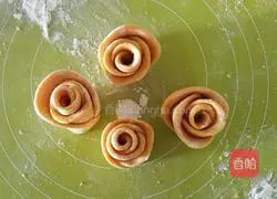 Illustration of how to make rose steamed buns 9