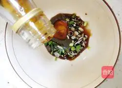 Illustration of how to make fresh wontons 6